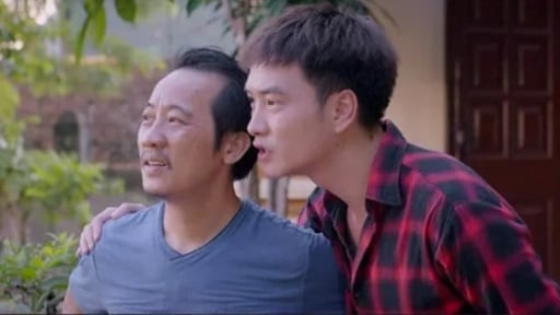 Nghệ sĩ Ưu tú là ông bố đơn thân và mối duyên đặc biệt với 'trai hư' của phim giờ Vàng