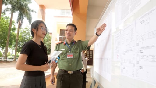 Thí sinh gãy chân chống nạng tham dự kỳ thi đánh giá 2025 của Bộ Công an, 1 'chọi' 9,7