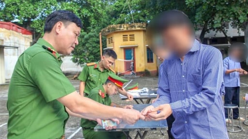 Hướng dẫn chi tiết về đối tượng và điều kiện đặc xá đợt 2 năm 2025
