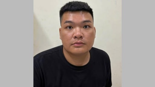 Thanh niên bịt mặt, dùng dao cướp tiệm vàng giữa ban ngày ở Hà Nội