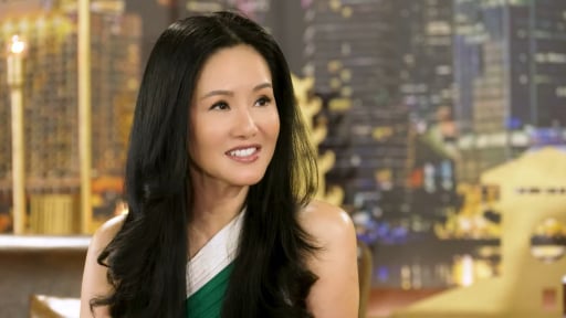 Diva Hồng Nhung uống thuốc giảm đau để quay MV, tiết lộ về quyết định khó khăn nhất cuộc đời