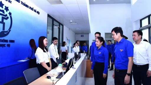 Phó Chủ tịch MTTQ Việt Nam dự lễ ra quân đội hình thanh niên tình nguyện hỗ trợ vận hành chính quyền địa phương 2 cấp