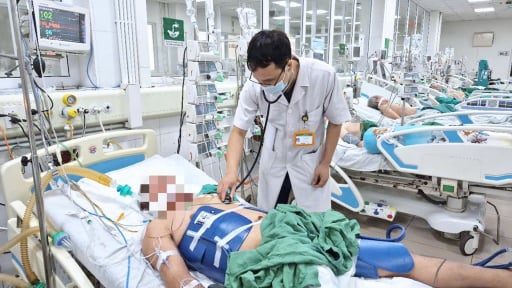 Người đàn ông hôn mê, cháy xém nhiều vùng cơ thể nghi bị điện giật