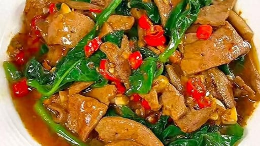 Loại rau 'hàng rào' nổi tiếng nhất Việt Nam, có canxi gấp 3 lần trứng, dưỡng dạ dày, cải thiện thị lực