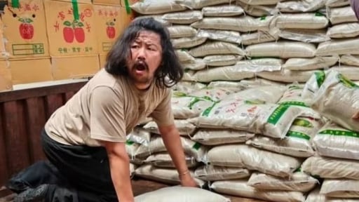 Chàng trai khuyết tật góp hàng tấn hàng cứu trợ cho nạn nhân lũ lụt, tài khoản gần 'hết sạch' tiền