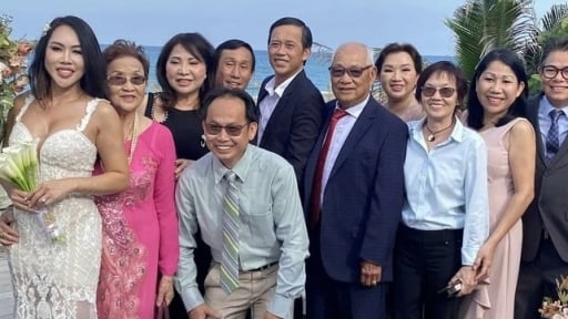 Nghệ sĩ Ưu tú Hoài Linh dự hôn lễ của em gái