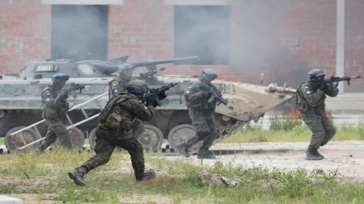 Nga thắng lớn trên nhiều mặt trận, Ukraine  phải rút lui trong hỗn loạn khi phòng tuyến sụp đổ hàng loạt