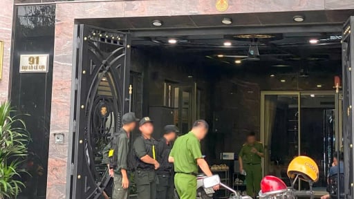 Cảnh sát khám xét nhà Mạnh 'gỗ' - trùm giang hồ ở Thanh Hóa