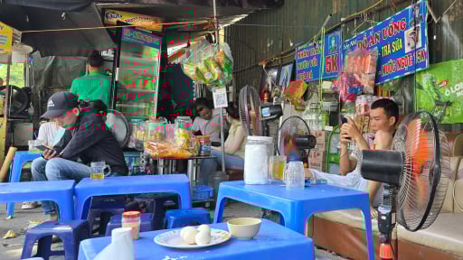 Từ vụ người bán trà đá đuổi cô gái: Vỉa hè quanh các bến xe ở Hà Nội bị ngang nhiên lấn chiếm