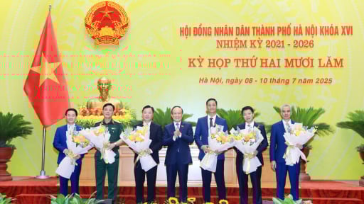 Hà Nội bổ sung 4 ủy viên UBND TP, có Thiếu tướng Đào Văn Nhận và Chánh Văn phòng Lê Thanh Nam