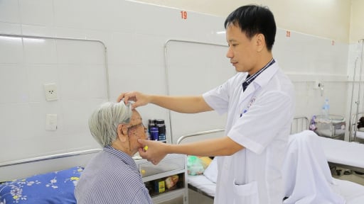 Phẫu thuật thành công khối u lớn trên mặt cụ bà gần 100 tuổi