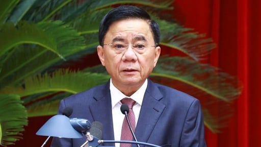 Bộ Chính trị cho phép vận dụng, bố trí cán bộ cấp xã còn thiếu tiêu chuẩn  trình độ lý luận nhưng có năng lực