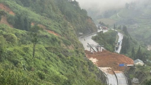 Bộ Xây dựng ra công điện 'khẩn' ứng phó mưa lũ trên các tuyến đường xung yếu 