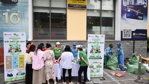 SeABank tổ chức “Ngày hội đổi rác lấy quà” - Lan tỏa lối sống xanh vì Hà Nội sạch đẹp