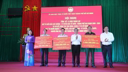 Quỹ Vì biển đảo quê hương - Vì tuyến đầu Tổ quốc: 15 năm, hơn 550 tỷ đồng hướng về biển đảo