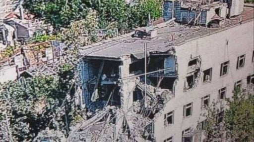 Ukraine không kích đánh sập tòa chung cư 5 tầng ở Kherson, hàng chục người bị vùi lấp