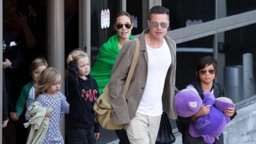 Brad Pitt tuyệt vọng tìm cơ hội gần các con