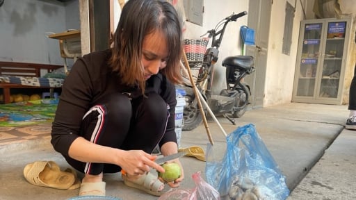 Chỉ 55,5% người lao động Việt có đủ thịt, cá trong bữa ăn: Công nhân loay hoay, chắt bóp chi tiêu lo cuộc sống