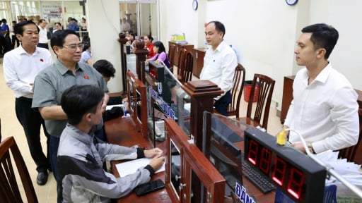 Thủ tướng Phạm Minh Chính kiểm tra hoạt động Trung tâm phục vụ hành chính công một phường ở TP.Cần Thơ