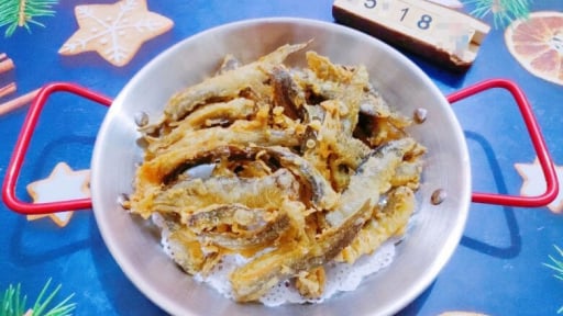 Đi chợ gặp nhân sâm dưới nước mua ngay về chiên giòn, giàu đạm lại nhiều canxi, càng ăn càng đã miệng