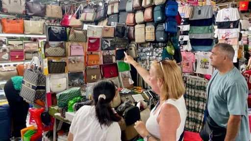 Vẫn tràn lan hàng nhái ở chợ Bến Thành, Saigon Square, xử lý triệt để được không?