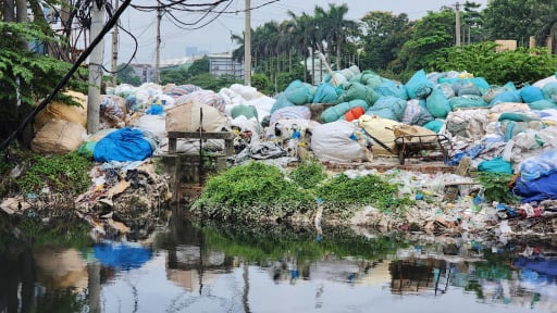 Nan giải bài toán xử lý ô nhiễm môi trường làng nghề:
Kinh hoàng 'núi' rác khổng lồ từ những làng nghề tái chế ở Hưng Yên (Bài 2)
