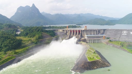 NÓNG: 14 giờ chiều nay, 14/7, thủy điện Tuyên Quang lại được lệnh mở một cửa đáy xả lũ