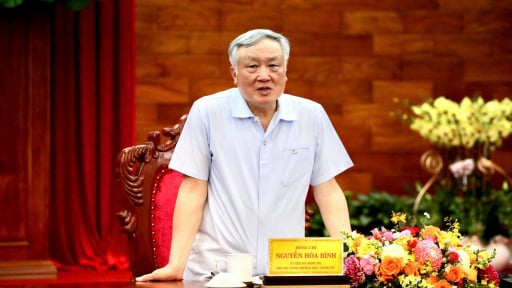 Phó Thủ tướng Thường trực Nguyễn Hòa Bình: Lâm Đồng cần chú trọng đào tạo, bố trí đủ nhân lực ở các cơ quan