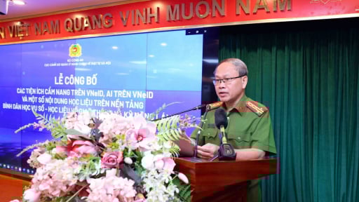 Cẩm nang số trên VNeID có vai trò 'cầm tay chỉ việc' giúp cán bộ các cấp
