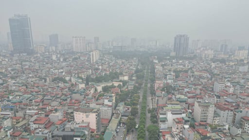 Không khí Hà Nội ô nhiễm thứ 2 thế giới, bầu trời mịt mù từ sáng đến trưa