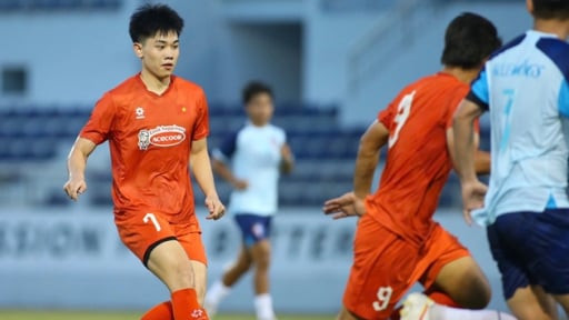 HLV Kim Sang-sik gây bất ngờ ở U23 Việt Nam