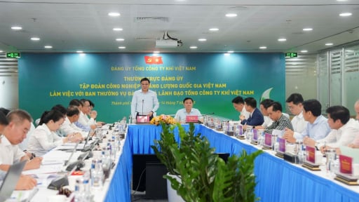 Thường trực Đảng ủy Petrovietnam làm việc với PV GAS: Quyết tâm hoàn thành kế hoạch 2025, hướng tới mục tiêu 2030