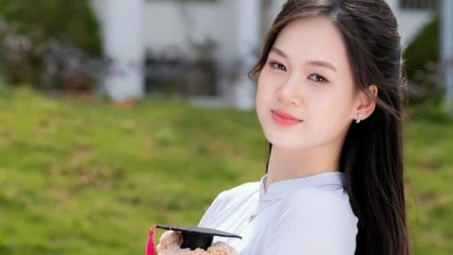 Thủ khoa đạt 30/30 điểm đến từ Phú Thọ nhận 'cơn mưa lời khen' vì quá xinh, là lớp trưởng giỏi toàn diện