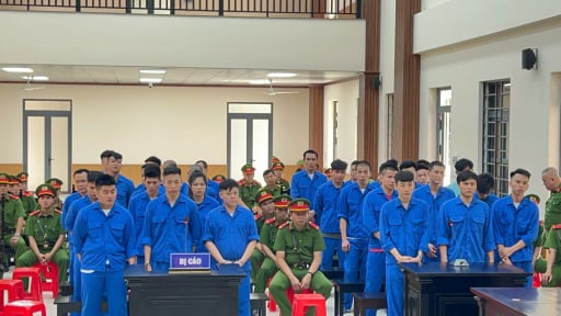 Tuyên án 31 bị cáo mua bán ma túy và tàng trữ, sử dụng trái phép vũ khí quân dụng, cao nhất 22 năm tù