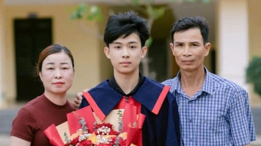 Đảng viên tuổi 18 giành 2 điểm 10 môn Lịch sử và Địa lý, nuôi uớc mơ khoác áo lính Biên phòng