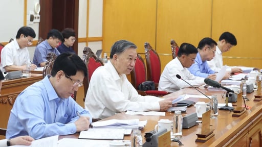 Bộ Chính trị, Ban Bí thư: Khẩn trương kiện toàn các chức danh Bí thư, Chủ tịch UBND cấp xã còn thiếu trước 25/7