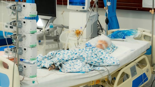 Báo động đỏ, huy động tối đa nhân lực, thiết bị cứu sống hai anh em ruột trong vụ tai nạn liên hoàn ở Hà Nội