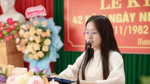 Lời hứa bên di ảnh và hành trình trở thành thủ khoa khối C của nữ sinh Hà Tĩnh