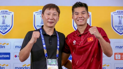 Thắng U23 Lào 3-0, HLV Kim Sang-sik nói gì về trung vệ Nguyễn Hiểu Minh 1m84?