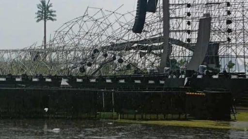 Sân khấu concert quy tụ 21 ca sĩ tên tuổi tại Quảng Ninh bị hư hại nặng, nhiều ca sĩ phải lên tiếng xin lỗi khán giả
