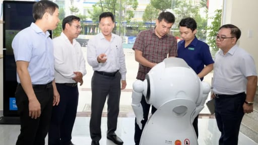 Ở TPHCM mới sau sáp nhập thành công, robot đang hỗ trợ làm thủ tục hành chính ở phường nào?