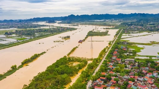 Ứng phó bão số 3, tỉnh Ninh Bình lên phương án bảo vệ 1.242km đê, trọng tâm là tuyến đê của tỉnh Nam Định, Hà Nam cũ