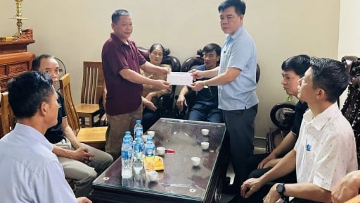 Vụ lật tàu Vịnh Xanh 58: Chủ tịch Hà Nội yêu cầu khẩn trương thăm hỏi, hỗ trợ gia đình các nạn nhân
