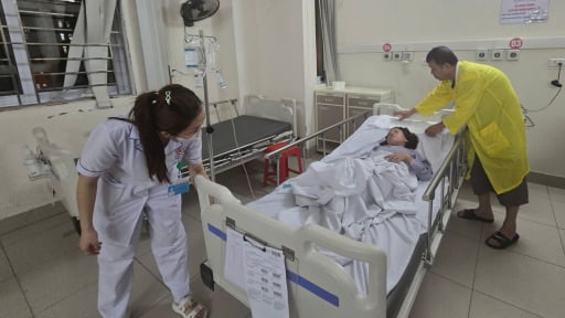 Lời kể của người nhà nạn nhân sống sót trong vụ lật tàu trên vịnh Hạ Long