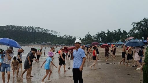 Hải Phòng cấm biển từ 17 giờ hôm nay, khẩn trương kêu gọi tàu thuyền vào tránh trú bão