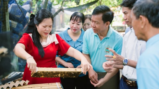 Mỗi năm đóng góp trăm triệu cho xã, HTX nông nghiệp ở TP HCM không chỉ lo nông sản mà còn lo tình làng nghĩa xóm