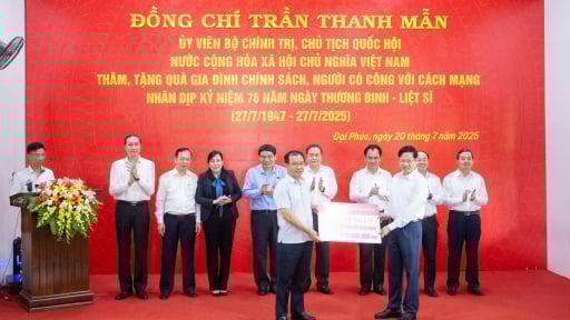 Agribank trao tặng 3 tỷ đồng xây dựng nhà ở cho người có công với cách mạng trên địa bàn tỉnh Thái Nguyên
