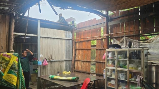 Giông lốc làm sập và hư hỏng 9 căn nhà ở xã Tuyên Thạnh, tỉnh Tây Ninh