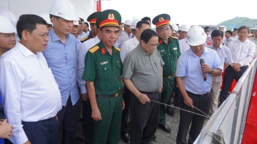 Thủ tướng Phạm Minh Chính yêu cầu Dự án cao tốc Châu Đốc - Cần Thơ - Sóc Trăng phải thông xe vào ngày 19/12