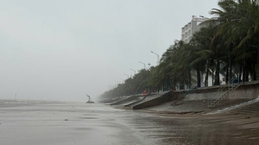 Cập nhật bão số 3 WIPHA: Toàn miền Bắc chìm trong mưa lớn